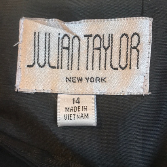 Black dress with bow detail - Picture 3 of 3